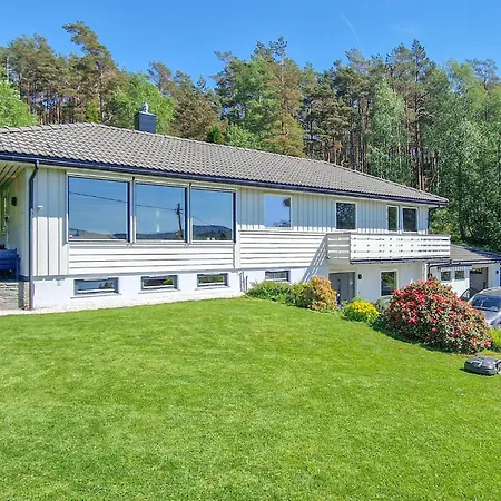4 Bedroom Awesome In *