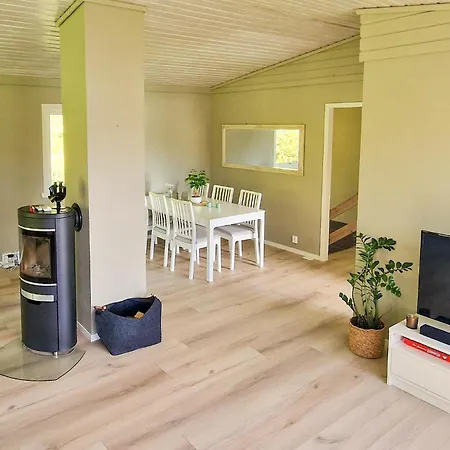 4 Bedroom Awesome In Holiday home Olve