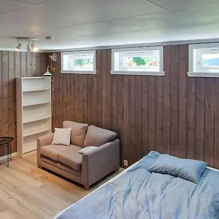 Holiday home 4 Bedroom Awesome In *